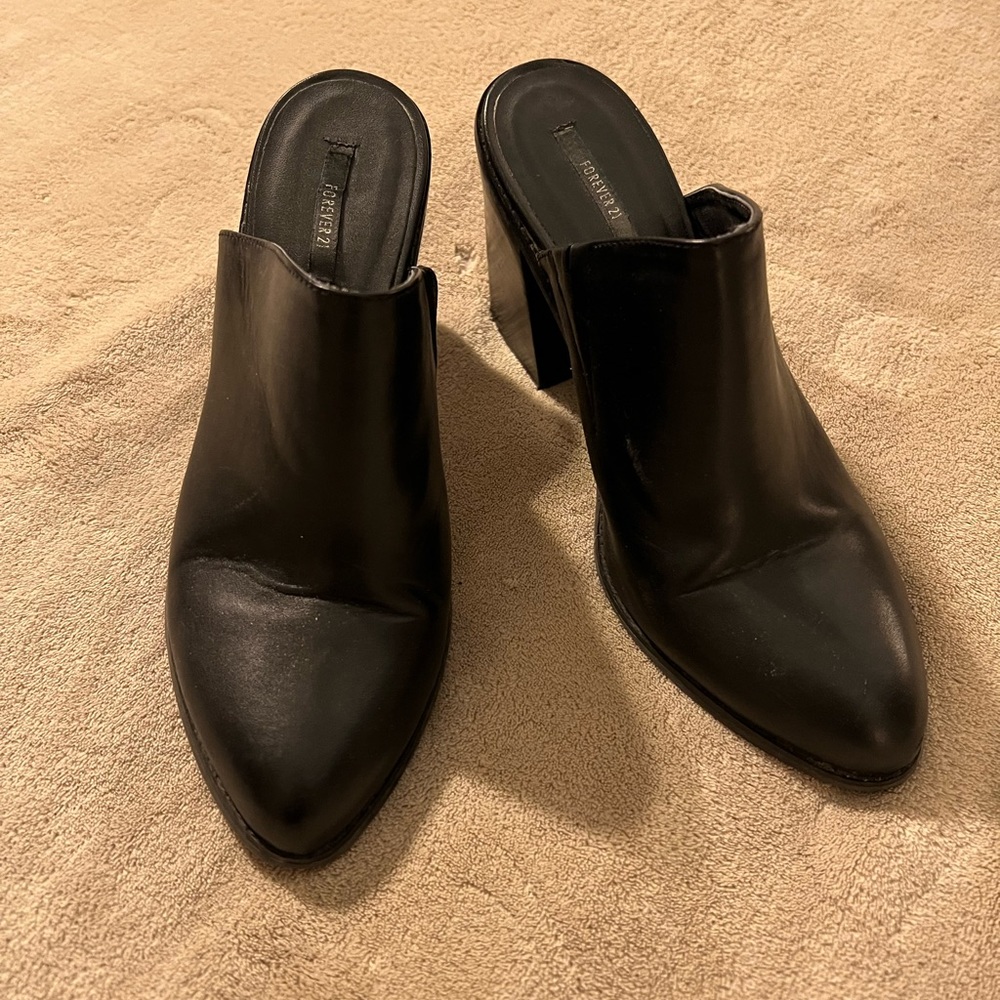 Forever 21 heeled black mule size 8